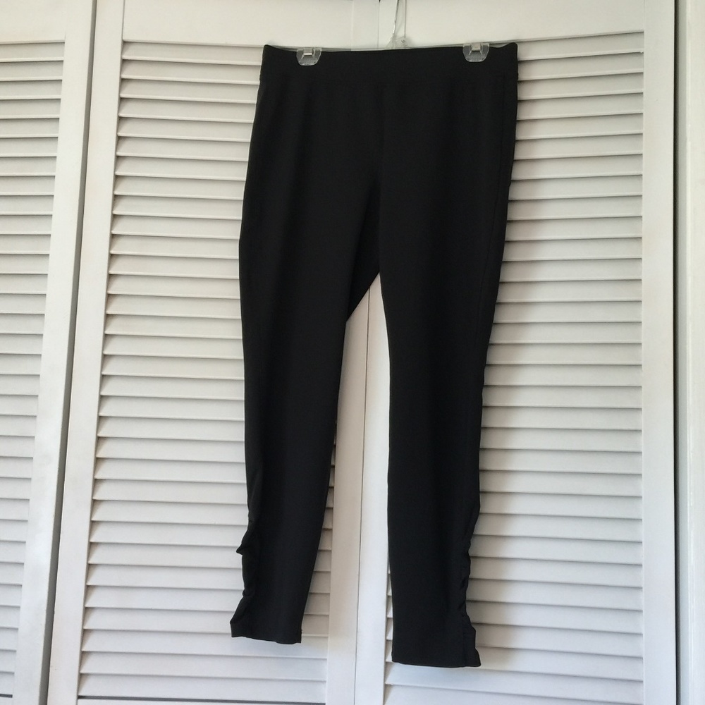 Chicos Zenergy Black Ruched Detail Leggings Size 1